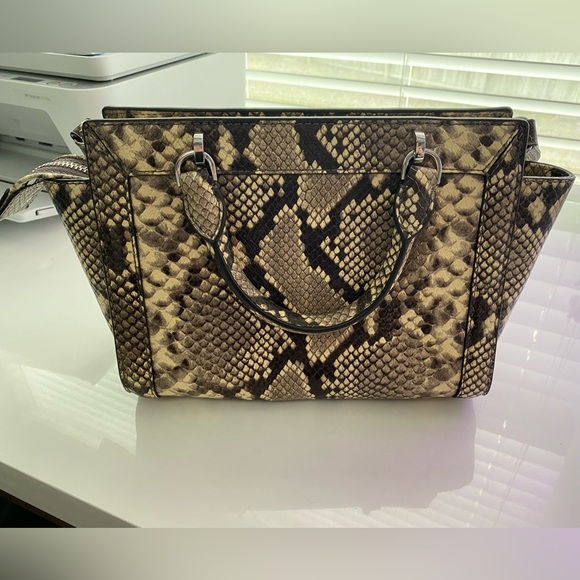 New Michael Kors snake skin with handles and shoulder strap - Picture 2 of 7